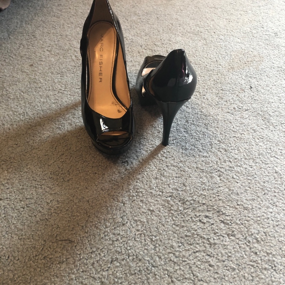 Black heeled peep toe women’s shoes